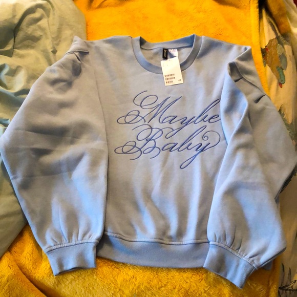 H&M Tops - EUC H&M Sweatshirt Size Large